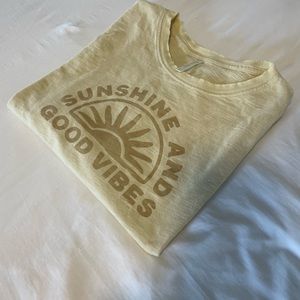 Rylee and Cru women’s  raw edge short sleeve t-shirt yellow size small